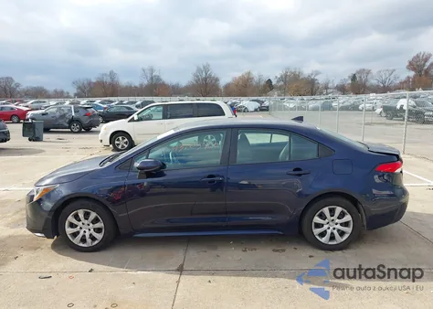 2021 Toyota Corolla Le z USA, uszkodzony, nr VIN 5YFEPMAE4MP153642